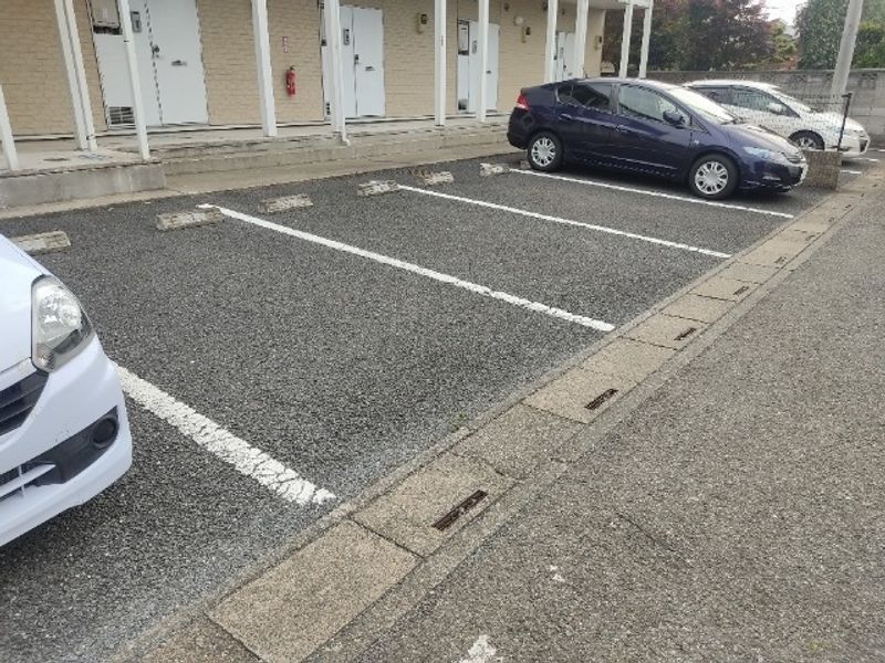 レオパレスブルームＹＫ 駐車場