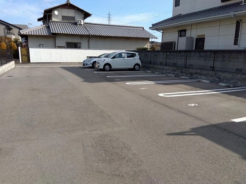 ミランダリゼやまのきた 駐車場