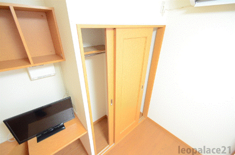 レオパレスシェルフィード山越 収納