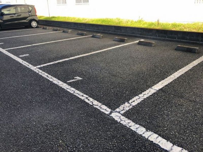 レオパレスミレオ 駐車場