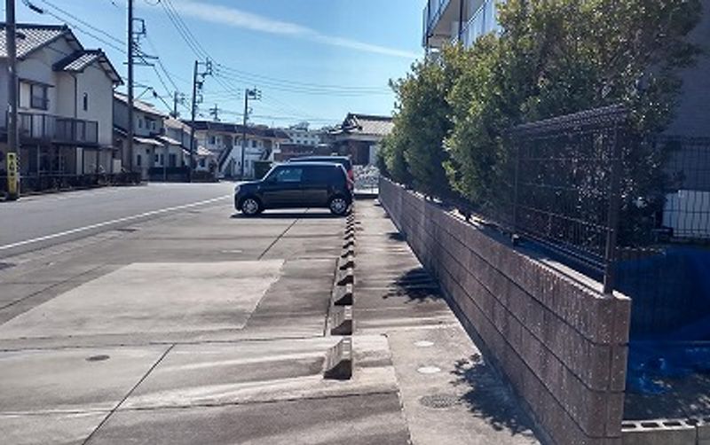 レオパレス丸根 駐車場