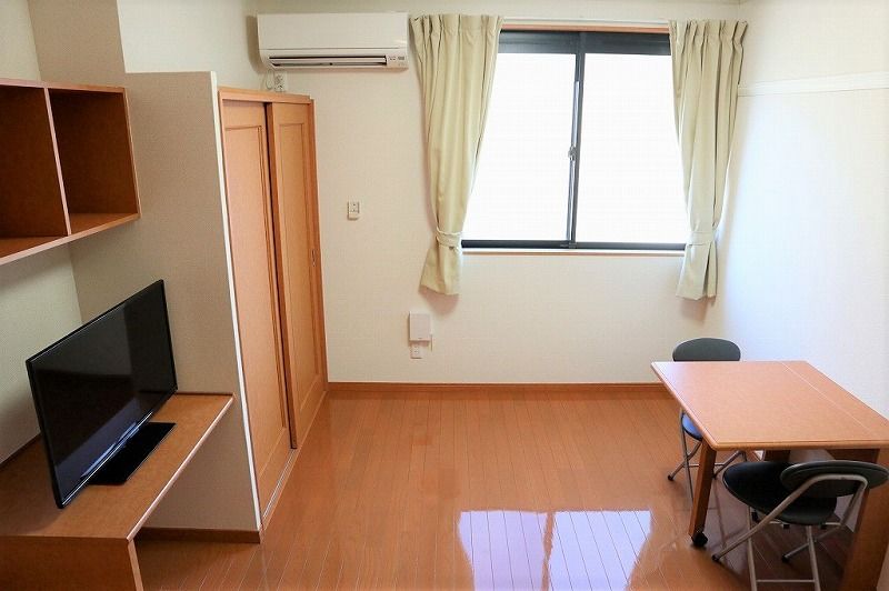 レオパレスウィッシュ 居間