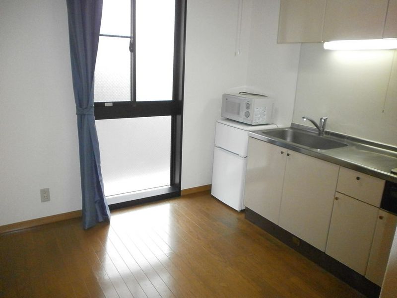 レオパレスピュアグリーン 居間