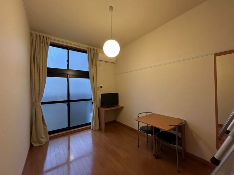 レオパレスラフィーニア 居間