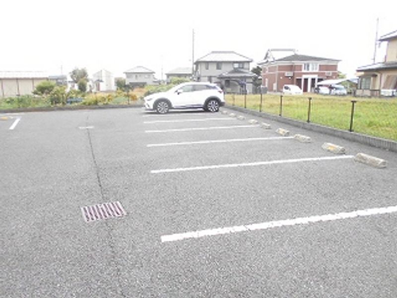 レオネクストサンパティ 駐車場