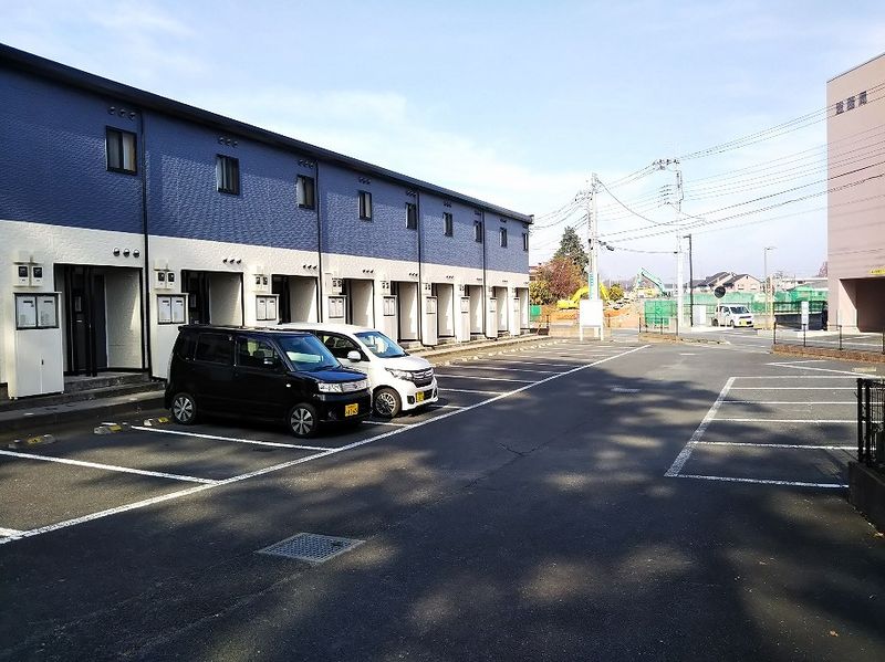 レオパレスシモツマ２番館 駐車場