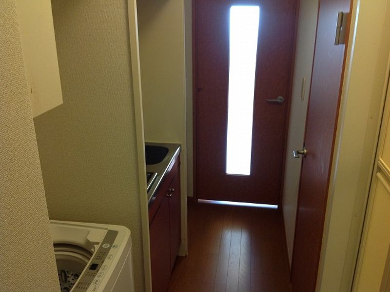 レオパレスマインリーベ 玄関