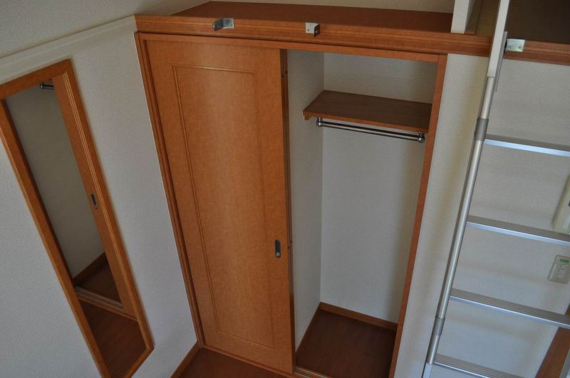 レオパレス南加賀屋 収納