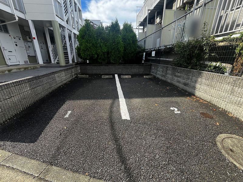 レオパレススターコート八雲台 駐車場