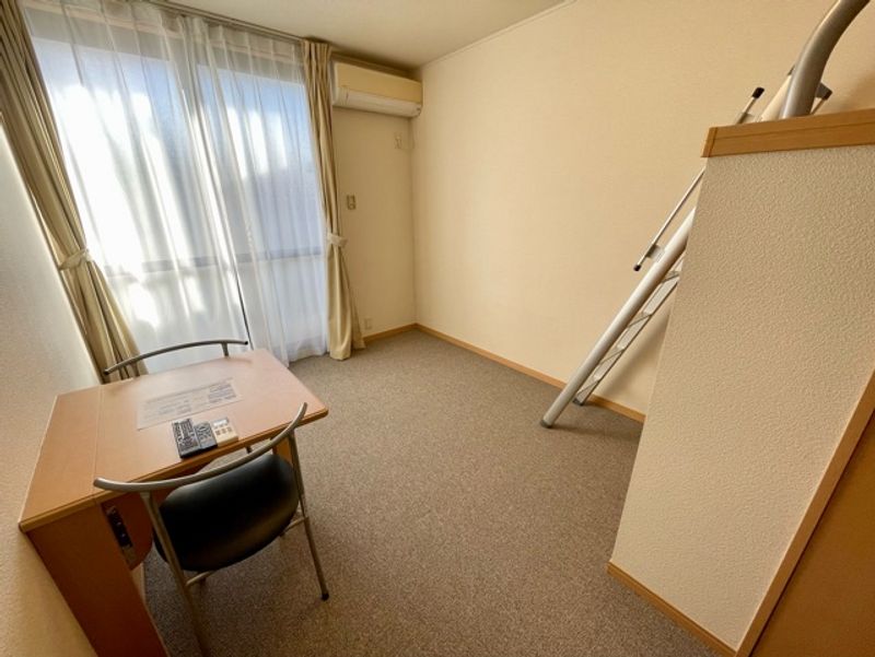 レオパレス隼Ⅳ 居間