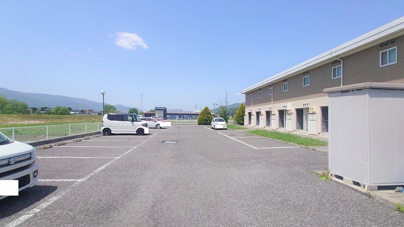レオパレスエムケイ　３７ 駐車場