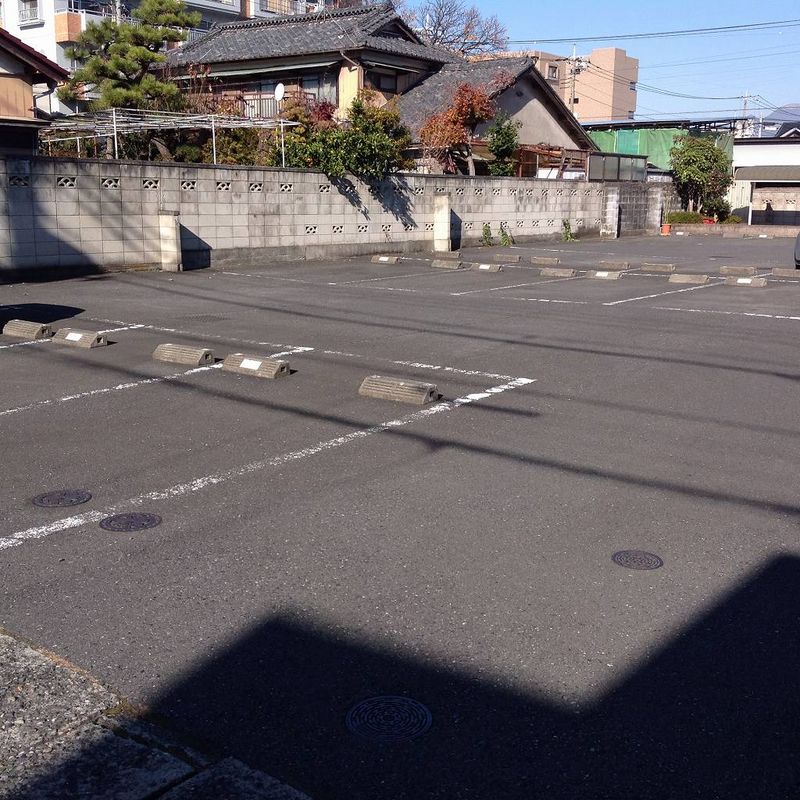 レオパレスＥＡＳＥⅢ 駐車場