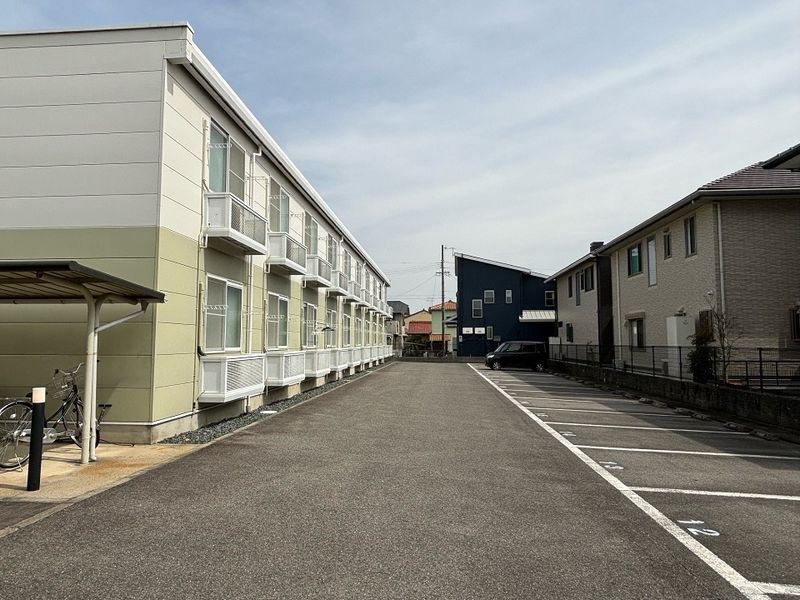 レオパレスフルールⅠ 駐車場