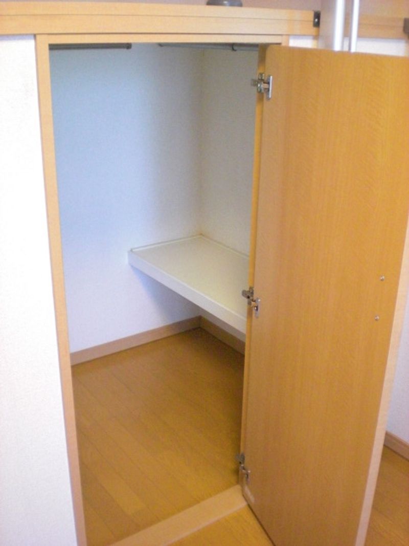 レオパレスＪＯＬＬＹＶＩＬＬＡ 収納