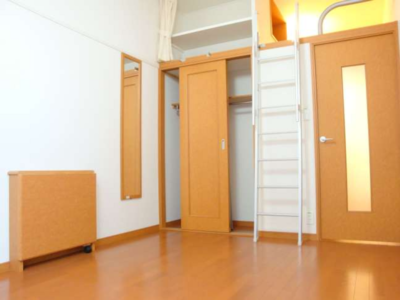 レオパレスミドリノ 居間