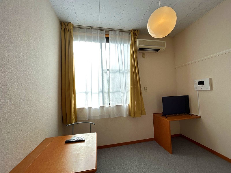 レオパレスクレスト笹塚 居間