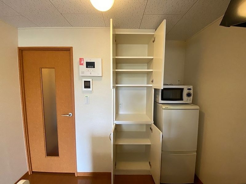 レオパレスブルーミンガーデンＤ 居間