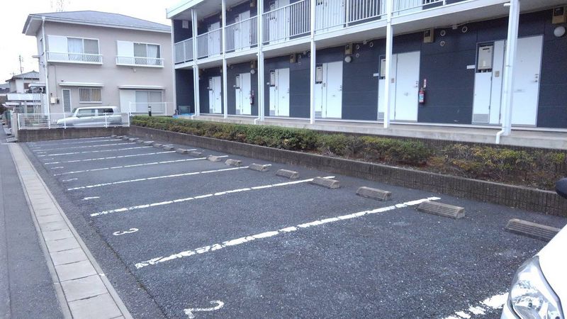レオパレスシルバーアロー 駐車場