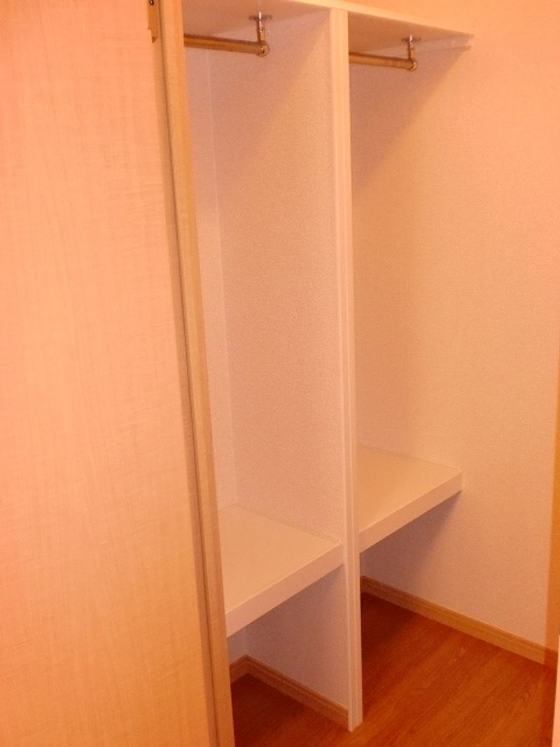 レオパレスカルモⅡ 収納