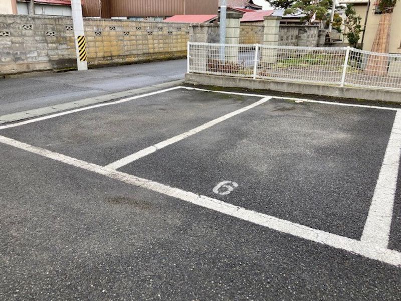 レオパレスヴンダバー 駐車場