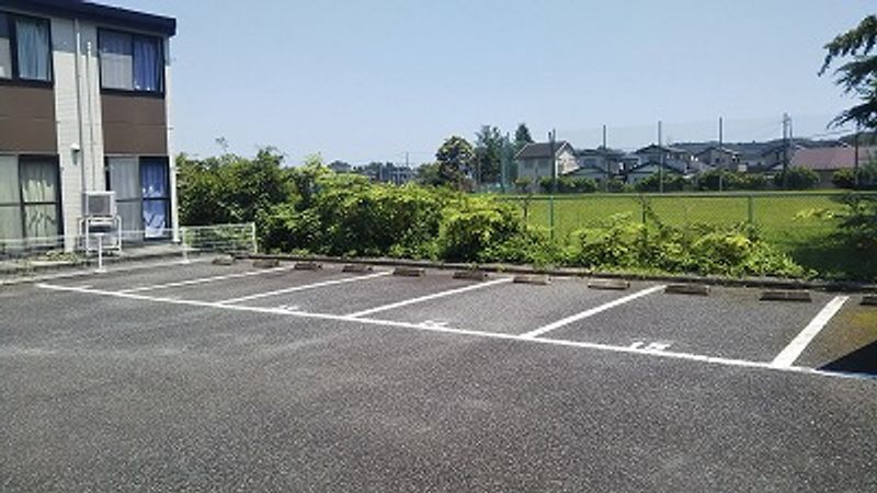 レオパレスソレーユⅡ 駐車場