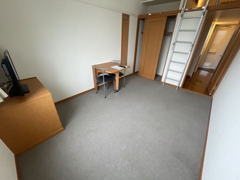 レオパレス華れん 居間