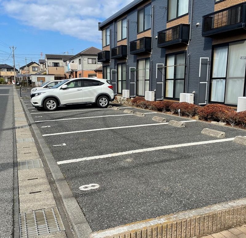 レオパレスヴィラフルール 駐車場
