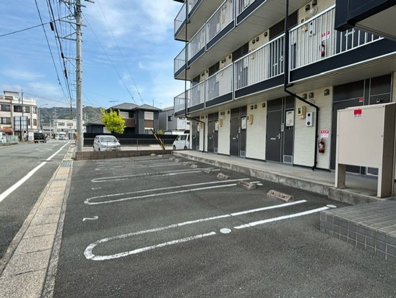 レオパレスＮＩＨＯ 駐車場