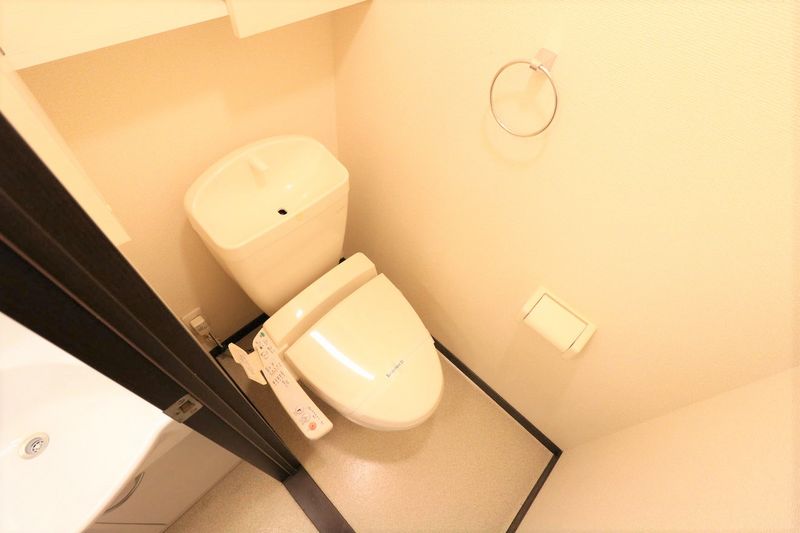 LEONEXT First Toilet