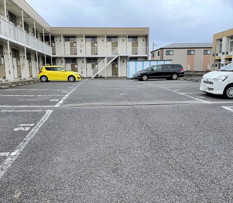 レオパレスみどり野Ｂ館 駐車場