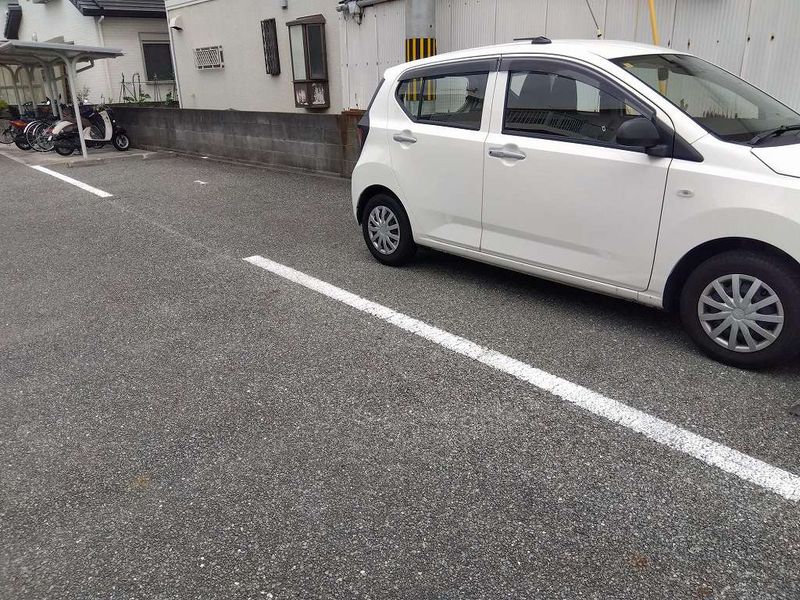レオパレスＰＡＬＣＯＵＲＴ曹操 駐車場