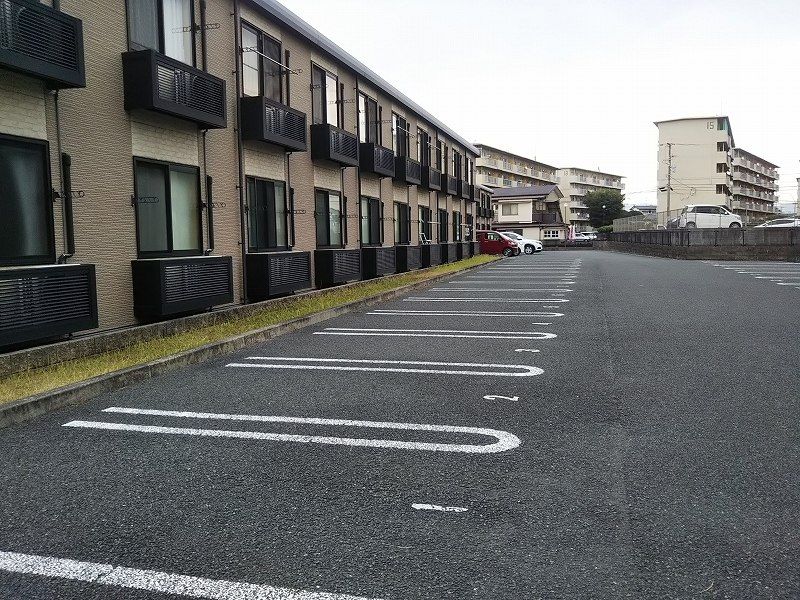 レオパレスＡｓｓｕｒａｎｃｅ凜 駐車場