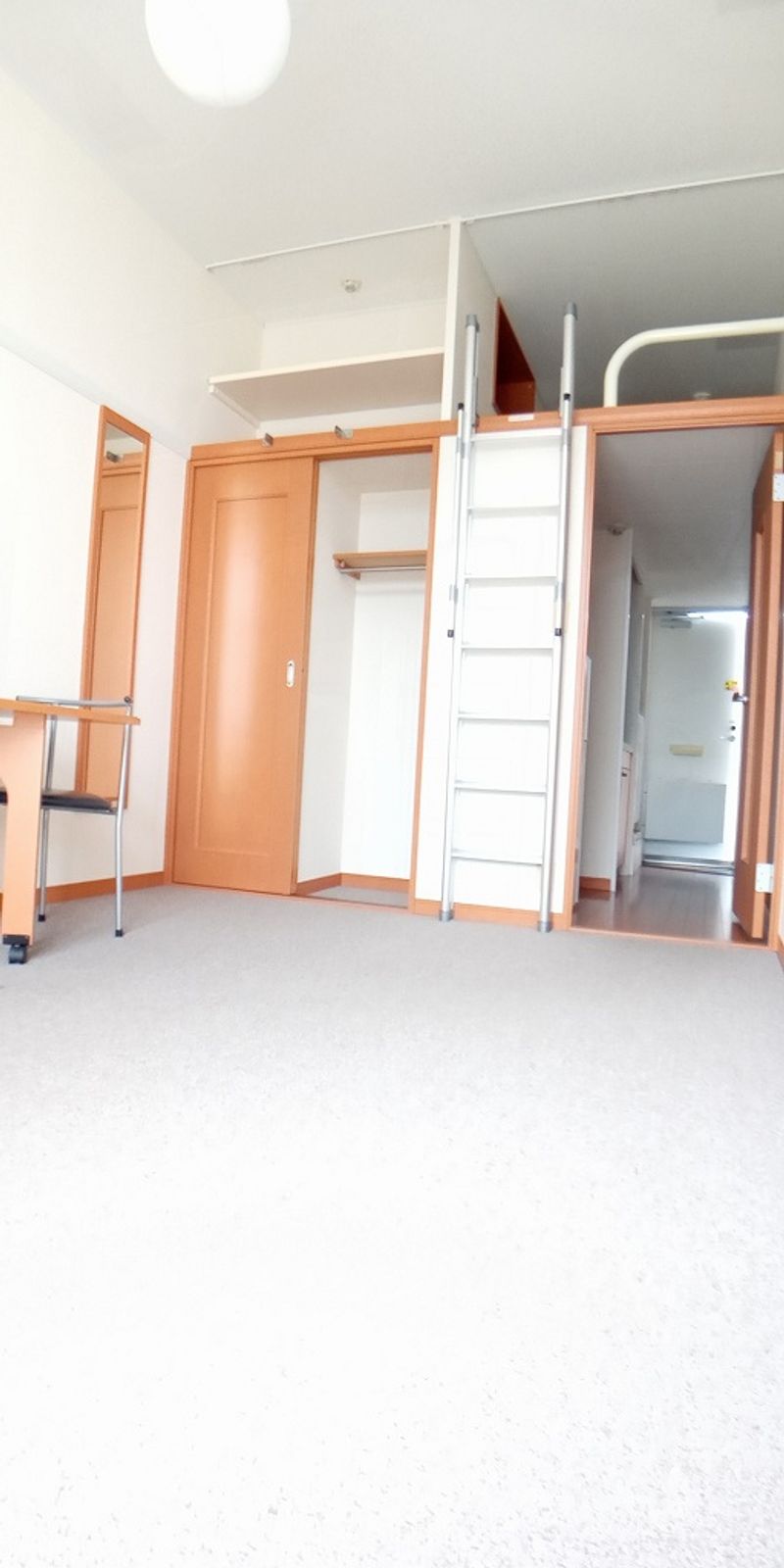 レオパレスパタータ 居間