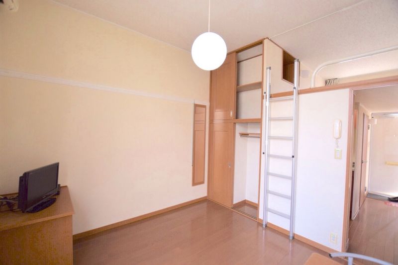 レオパレスヒキリモ 居間