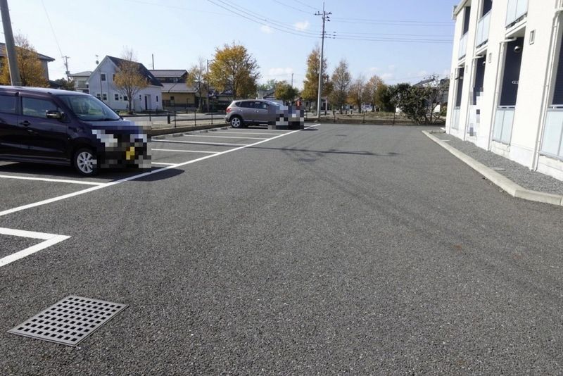 レオネクスト花 駐車場