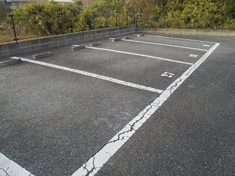 レオパレス金堀台Ⅱ 駐車場