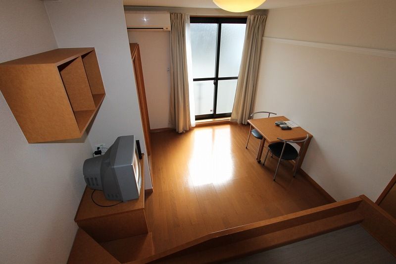 レオパレス中町 居間