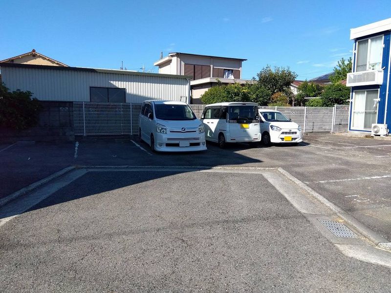 レオパレスマーメイドⅡ 駐車場