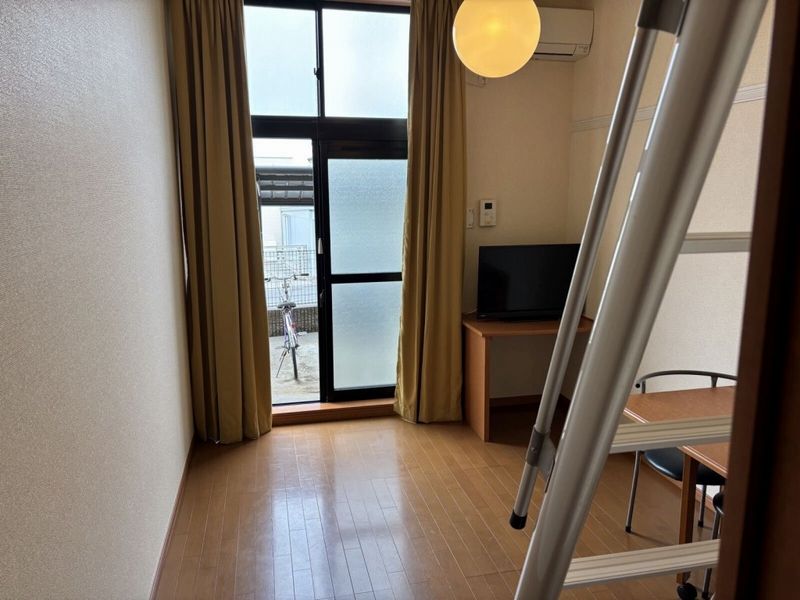 レオパレスコンフォート佐藤 居間