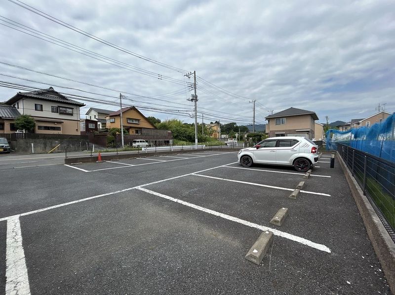 レオパレス柏屋 駐車場