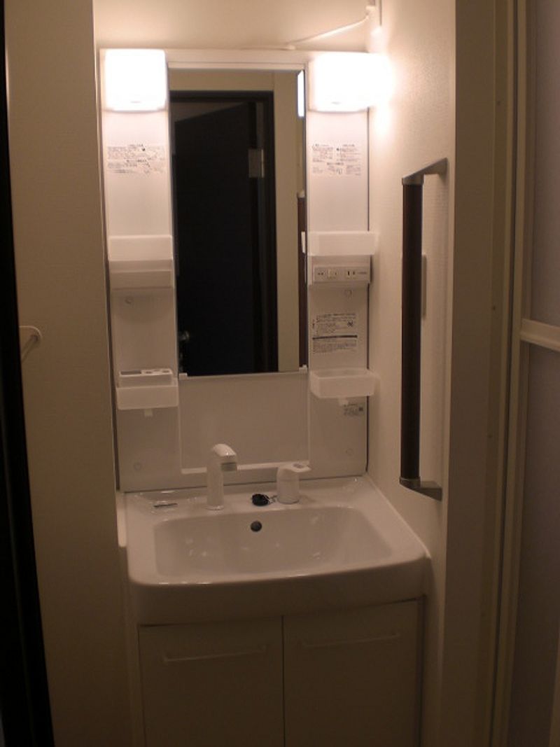 LEONEXT Sho Washroom