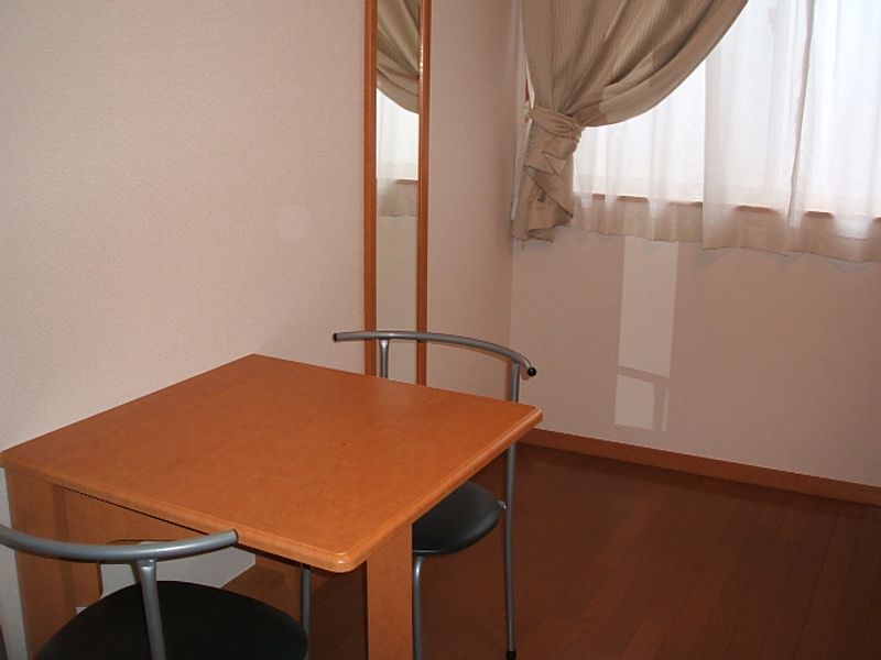 レオパレスＯＫＡ 居間