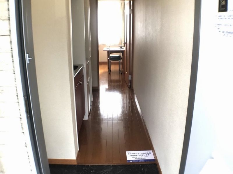 レオパレスソウミ 玄関