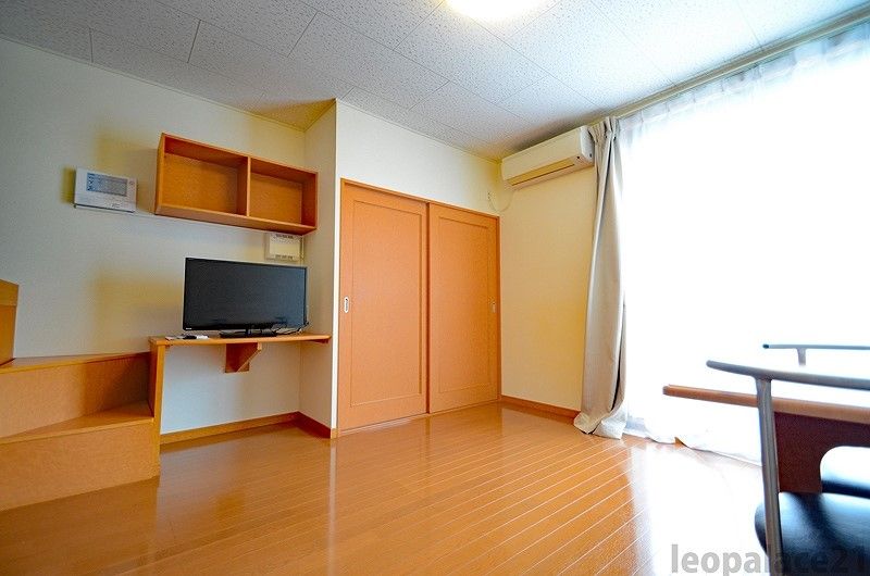 レオパレスメゾンドヒノデ 居間