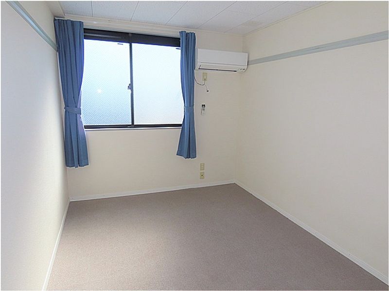 レオパレス小桜 寝室