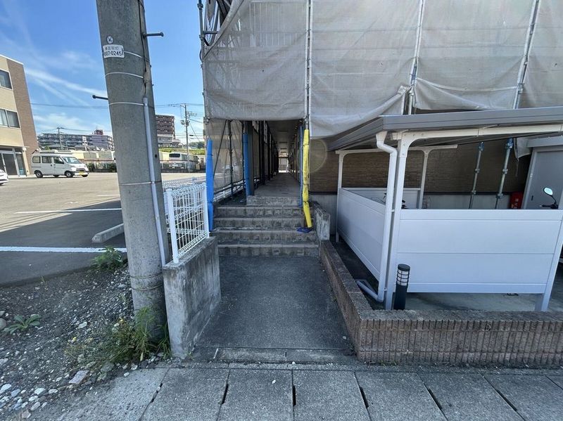 レオパレス南風原 エントランス