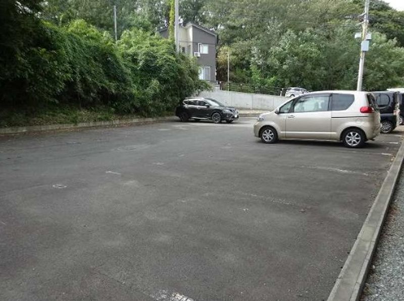 レオパレスアウル 駐車場
