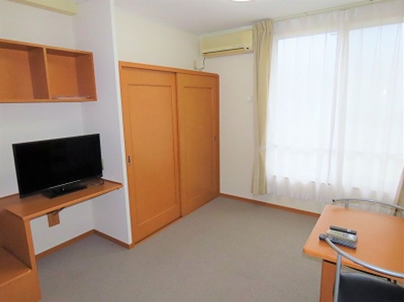 レオパレスフローリッシュ 居間