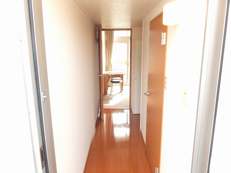 レオパレス長潟 玄関