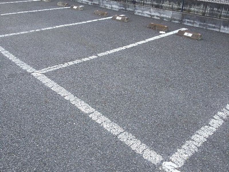 レオパレスレグノ　フランジア 駐車場
